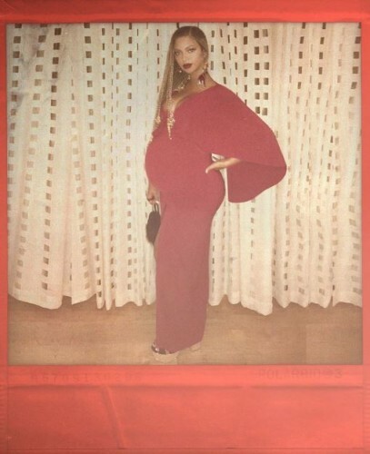 this photo of beyoncé ordering food in a restaurant has become a ?width=407&version=3360631 this photo of beyoncé ordering food in a restaurant has become a,Beyonce Ordering Food Meme
